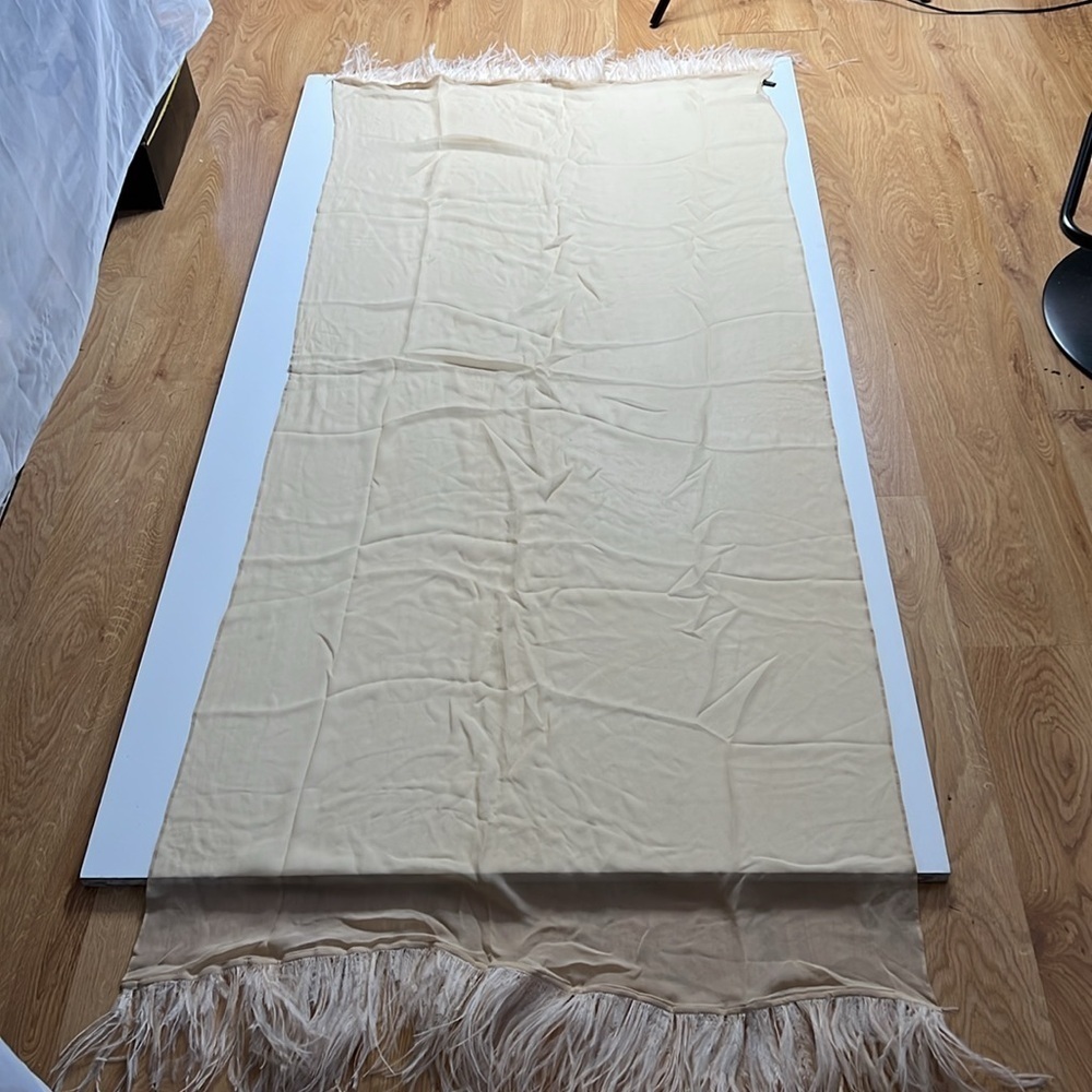 Gucci Vintage Rare Authentic 100% Silk Natural Feather Wrap Shawl 72” x 31” - Picture 16 of 16